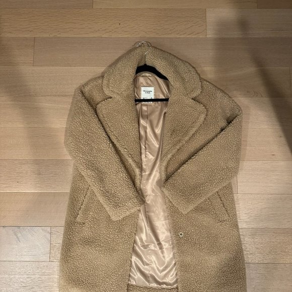 Abercrombie & Fitch, Tan Mid-Length Teddy Coat in Size Medium - Picture 3 of 4